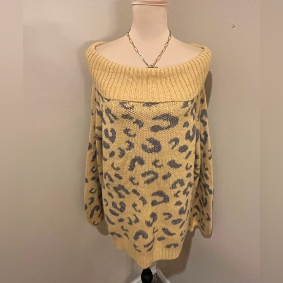 Easel Shawl Neck Sweater Gold Size
S Off the Shoulder Leopard Print
Cozy, medium - Picture 5 of 9